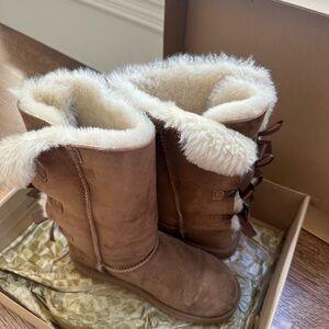 Women’s size 6 Ugg bow tall boots